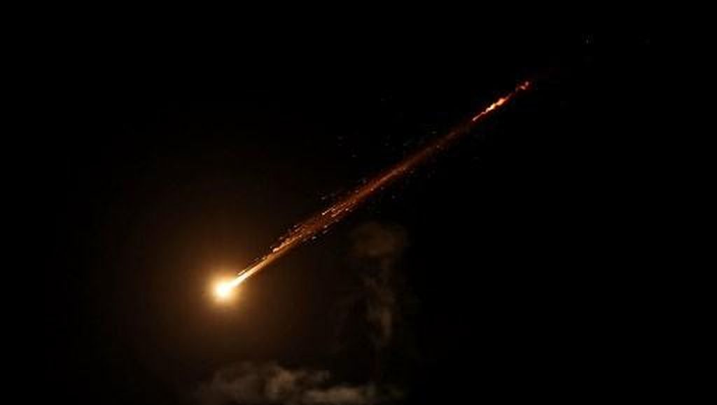 Israel Peringatkan Warga Iran: Jauhi Lokasi Pangkalan Militer Teheran